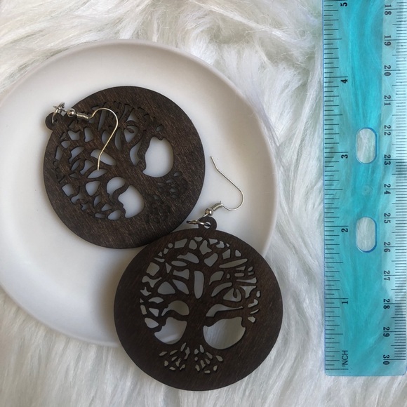 Beautiful wood round tree boho brown dangle/drop earrings - Picture 4 of 5
